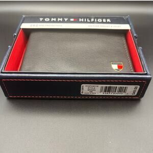 Tommy Hilfiger Mens Genuine Leather Bifold Wallet 31HP220118 with ID Window NIB
